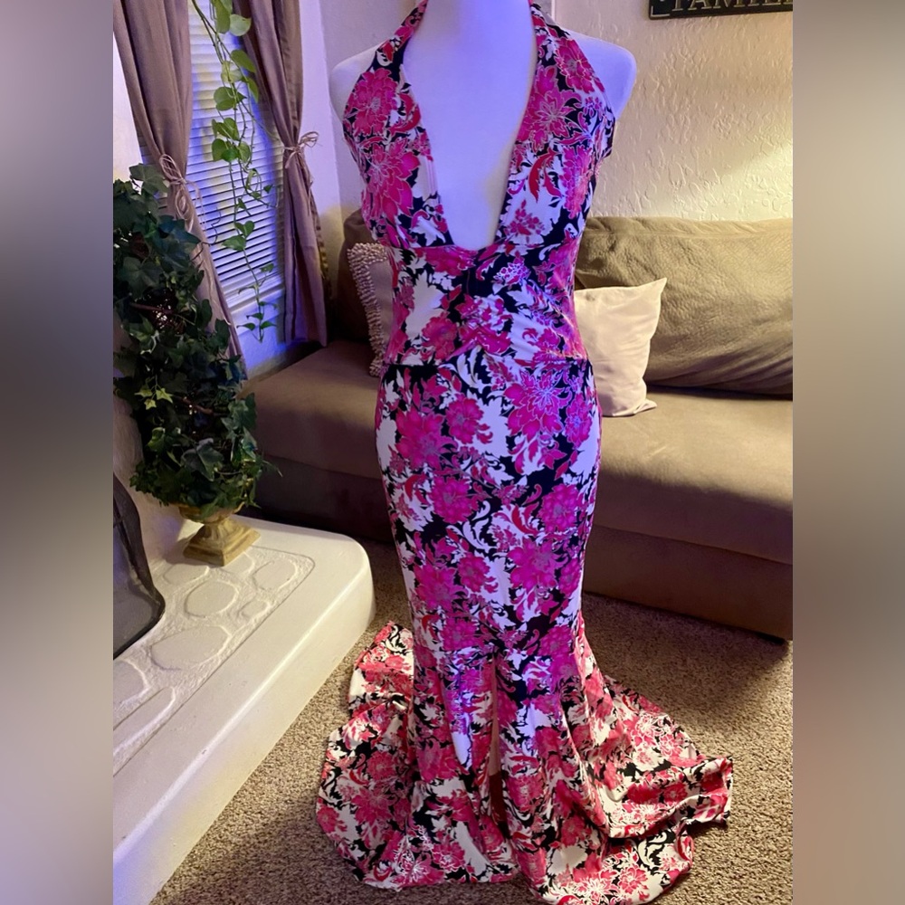 Elegant Pink Floral Halter Designer Dress 🌺